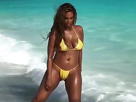 Tyra Banks  Bikini Photoshot BTS SI 2019